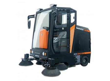 DAS100 - DAEWOO Fülkés mosó- és seprőgép - Műszaki adatok:


	Márka: Daewoo
	Modell: DAS100
	Motor teljesítmény: 1200 W
	Akkumulátor: 4 db akkumulátor, 48 V / 100 Ah
	Üzemidő: kb. 3óra
	Tisztítási kapacitás: 12 000 m²/h
	Frissvíztartály: 80 liter
	Hulladéktartály: 180 liter

