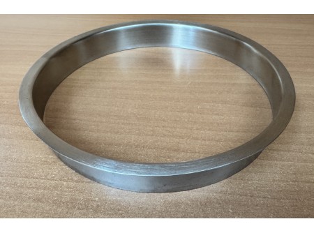 GWM501/SIDE - Pultba építhető oldalsó bedobónyílás RM SZÁLCS., d=150mm - - rozsdamentes acél kivitel
- belső átmérő: 150mm, külső átmérő: 165mm 
- szükséges furat átmérője: 152 - 156mm

